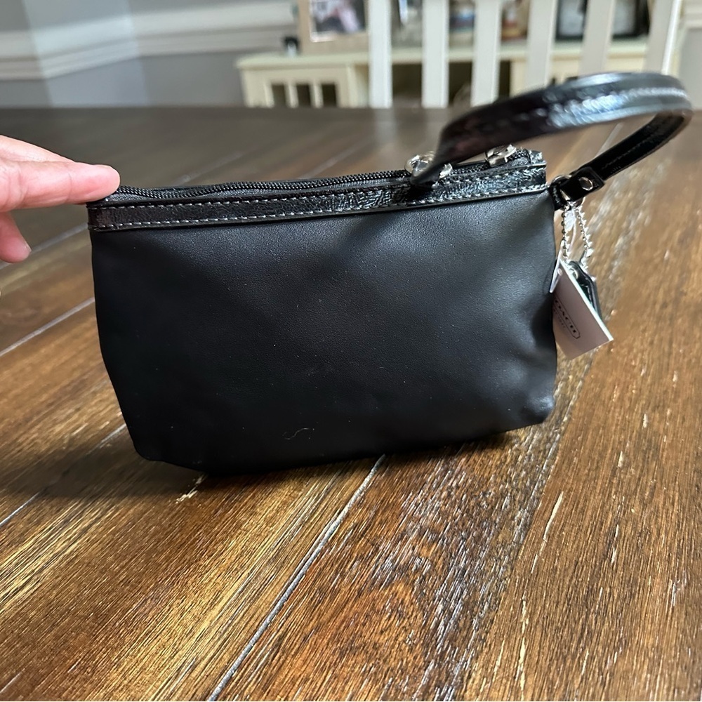 NWT coach wristlet - Picture 3 of 9